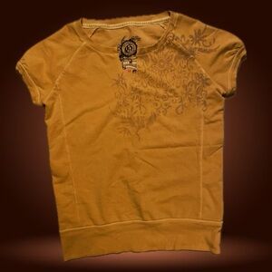 Vintage GAP Short Sleeve Floral Accent Tee in Mustard Yellow